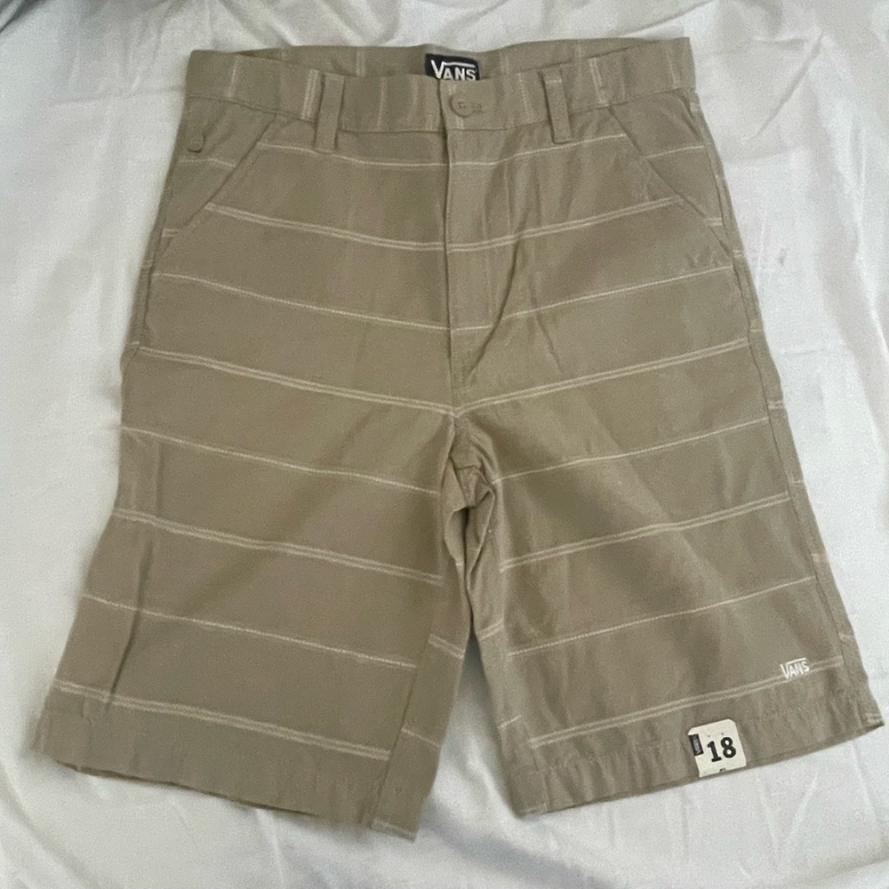 NWT Vans Burmuda style Boys  shorts size 18